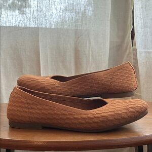 Women's Brown Textured Flats